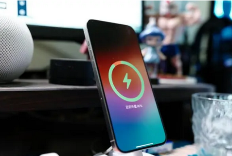 美姑苹果15换屏服务分享用什么充电器给iPhone15充电更好 